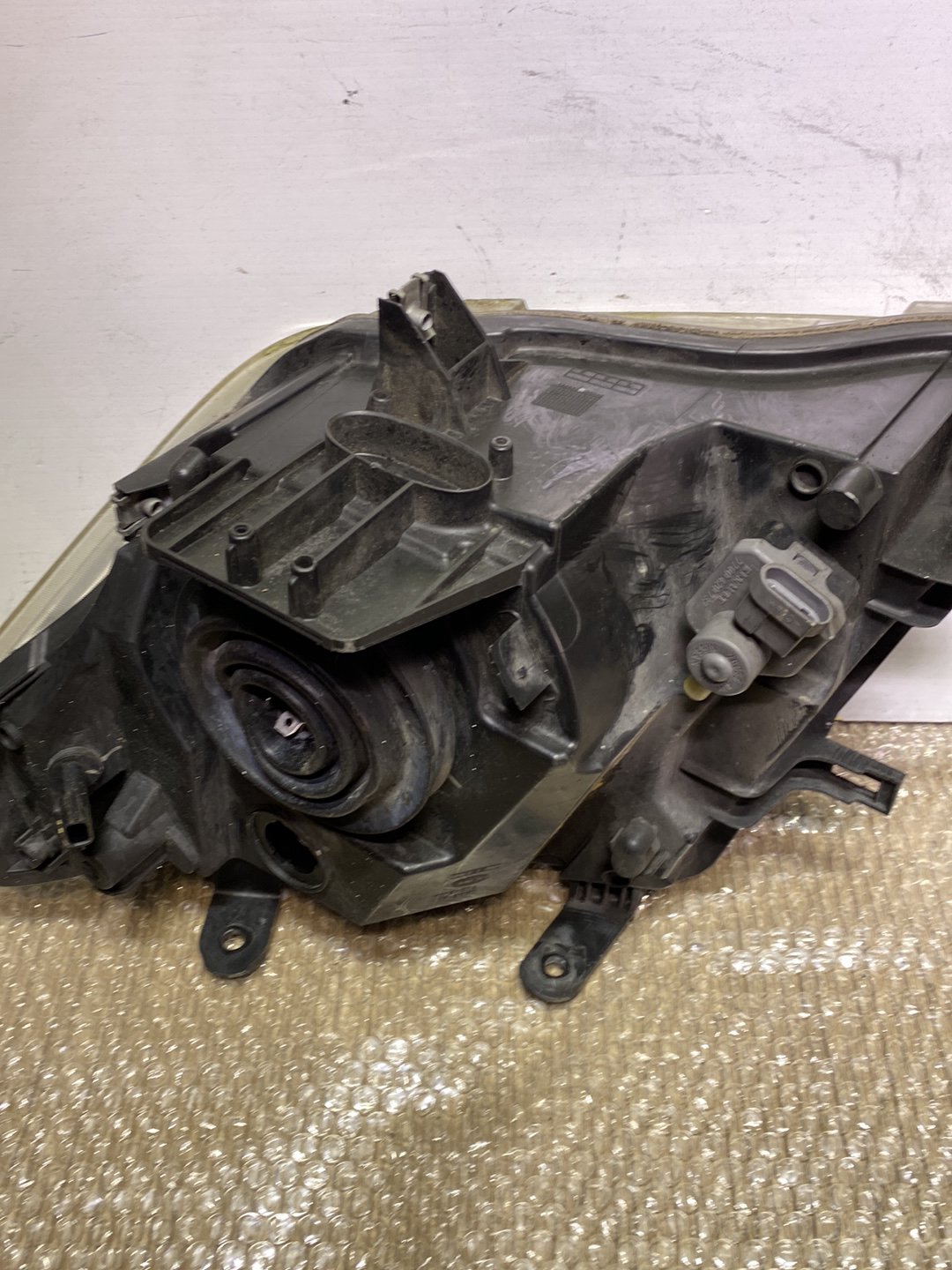 2010 Nissan Navara- Right Headlight PN: see photos