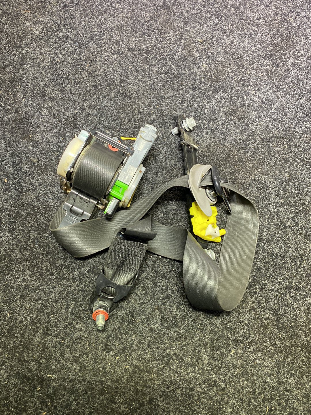 2012 Hyundai i45 - Right Front Seat Belt