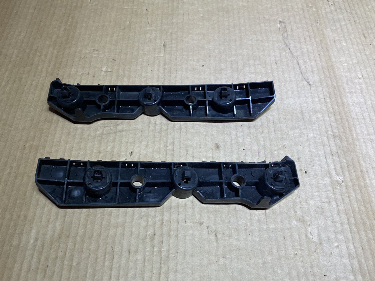 2014 Nissan Serena HFC26 - Rear Bumper Retainer