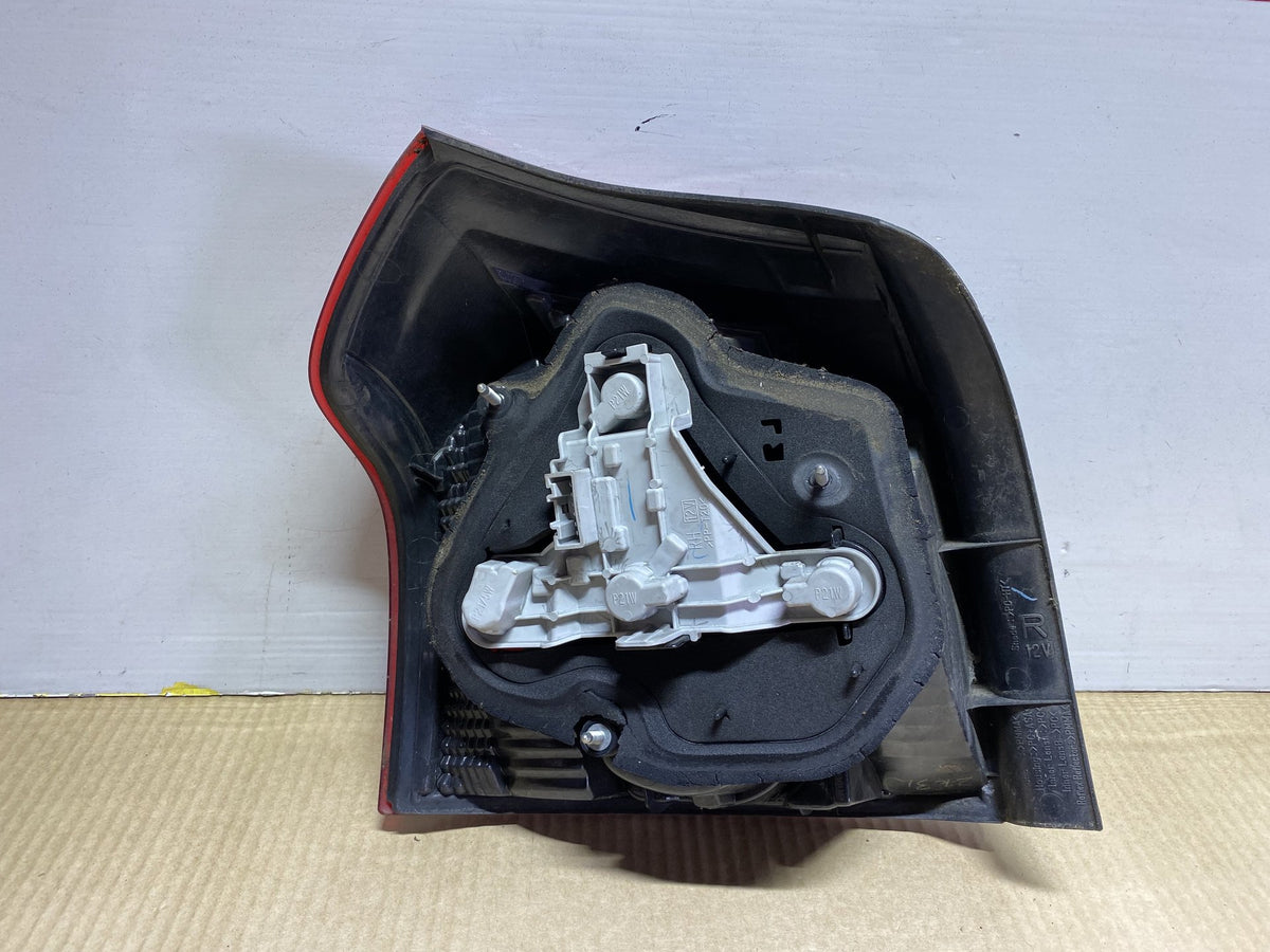 2005 Used Toyota Allex - Right Taillight PN: Koito 13-87