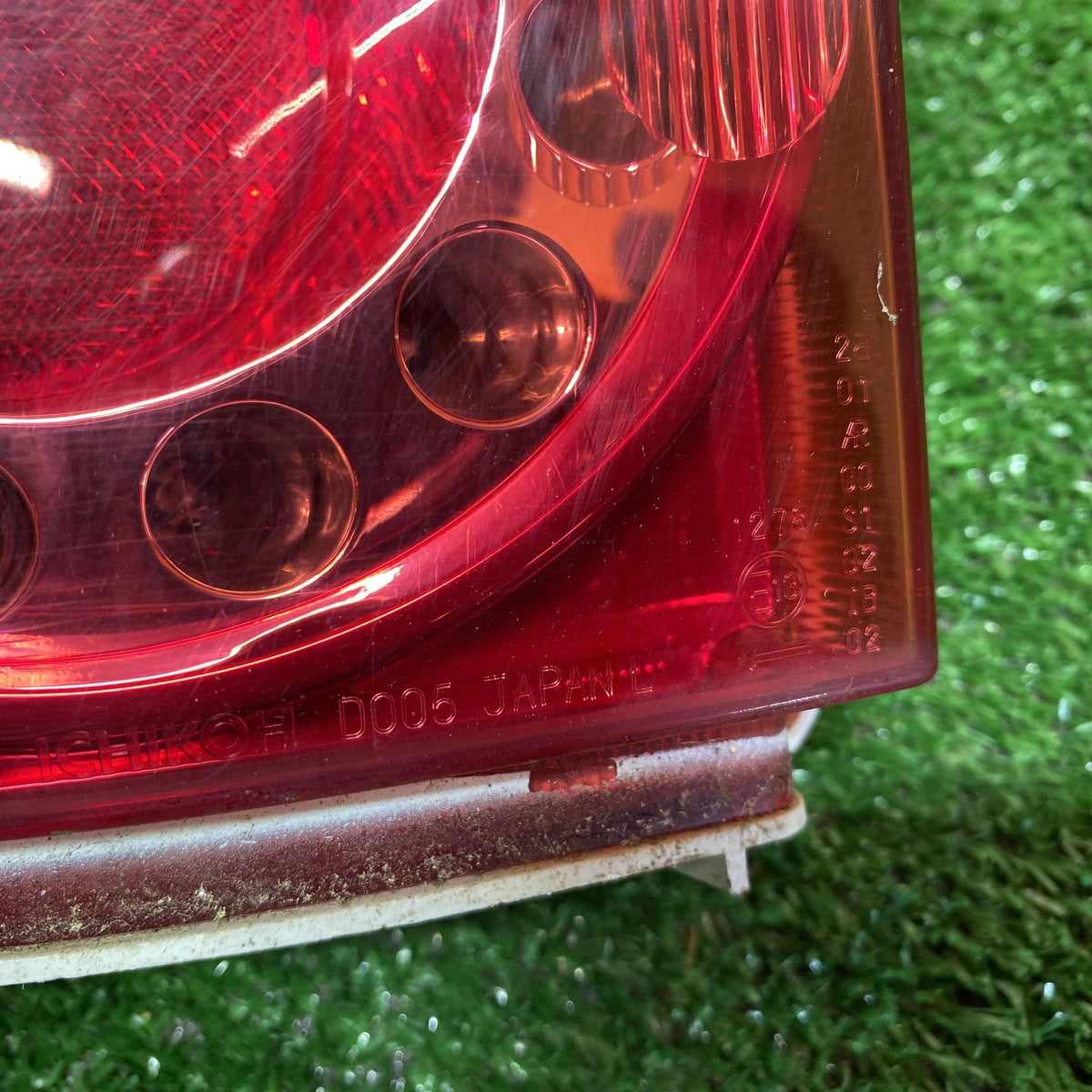 May 2002 to Dec 2010 - Nissan Elgrand E51 - Left Upper Taillight - Lens# D005