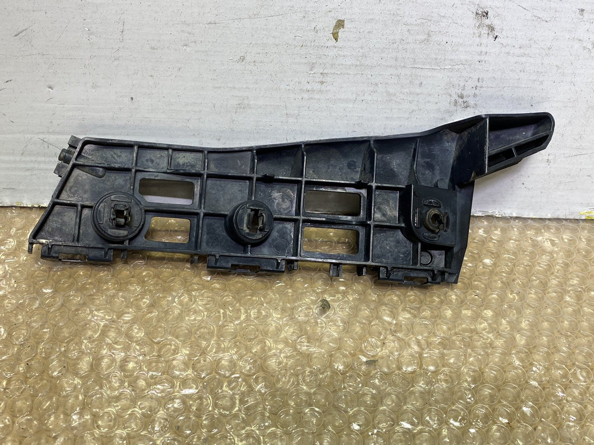 2009 Used Toyota Prius - Right Front Bumper Retainer PN: 5211547041