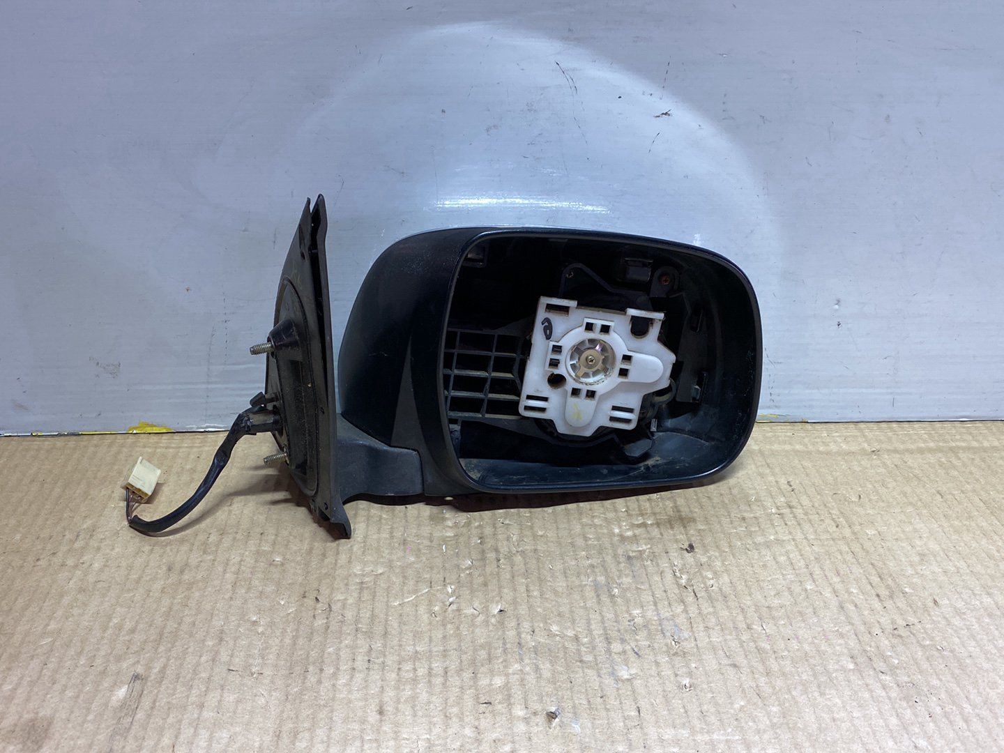 2005 Toyota Hiace - Right Door Mirror PN: 3 wires