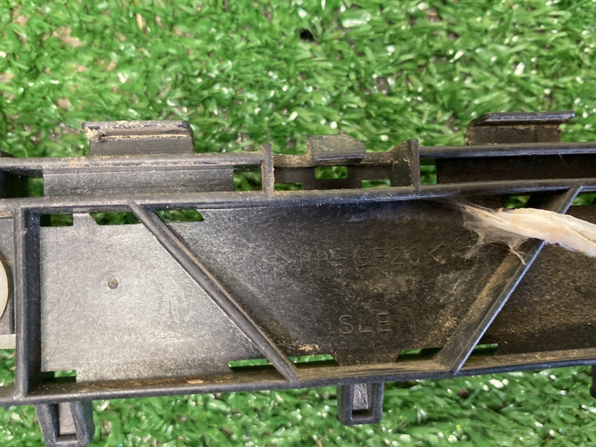 2009 Honda Odyssey RB3 - Right Rear Bumper Retainer PN: