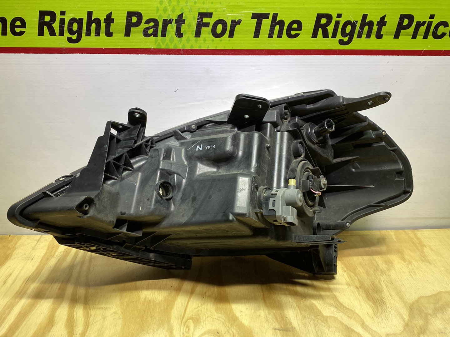 2010 Nissan Tiida SC11 - Right Headlight PN: P7779
