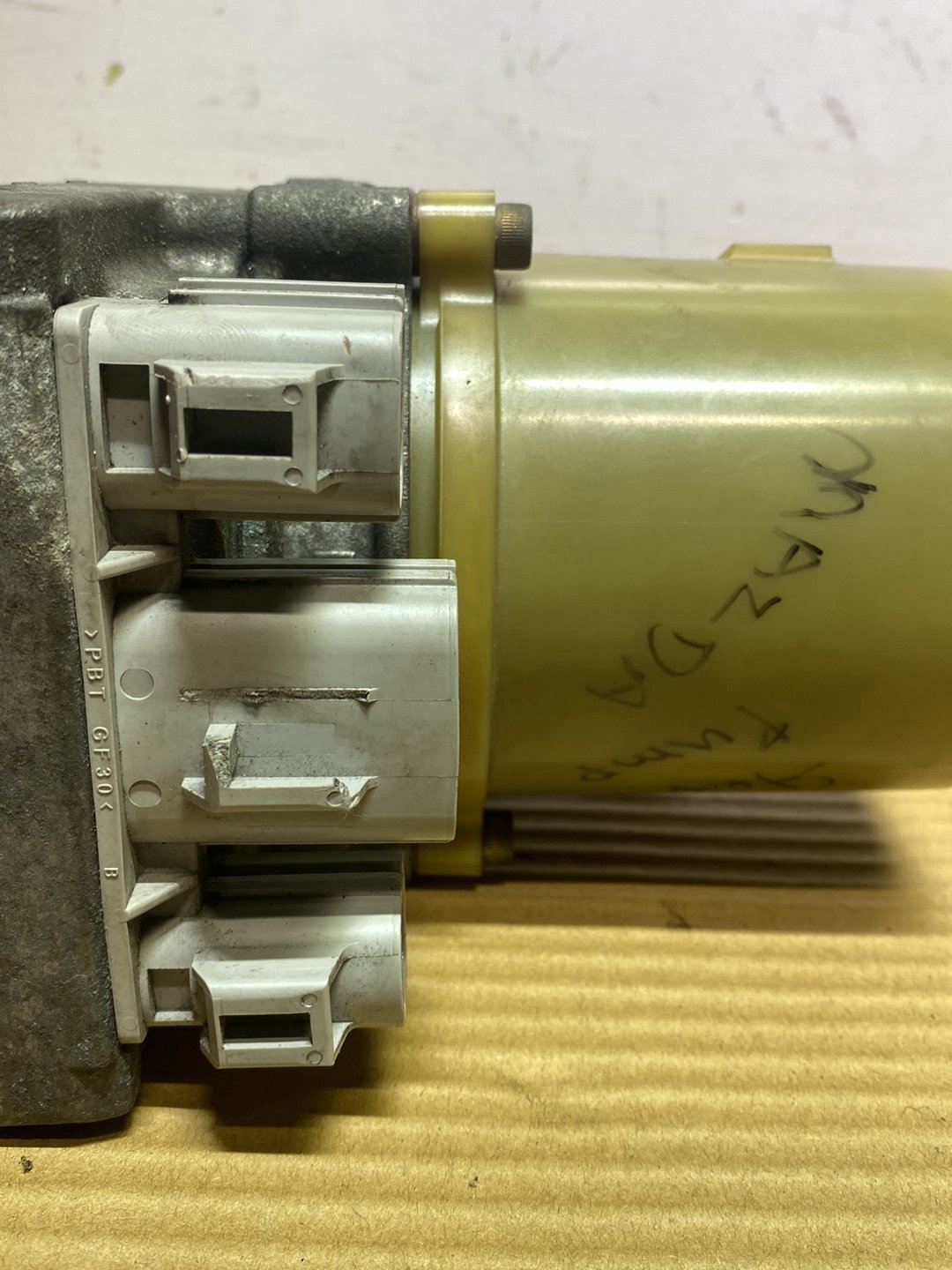 2005 Mazda Axela BK- Power Steering Pump PN: