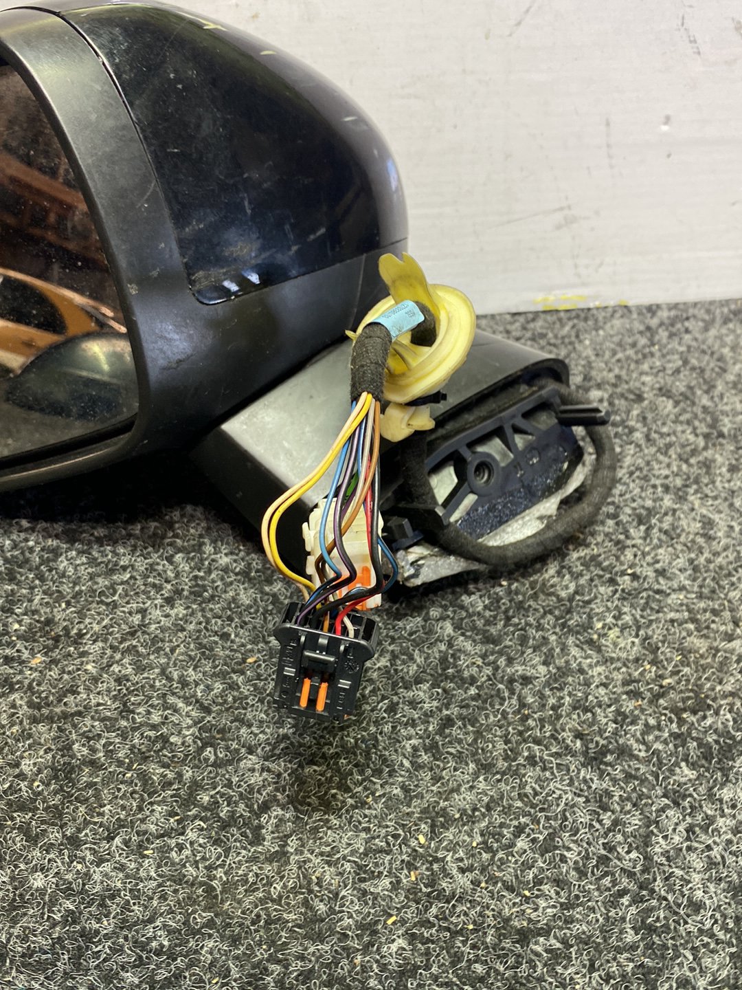 2012 Citroen C4 - Left Door Mirror PN: 11 wires / 2 plugs