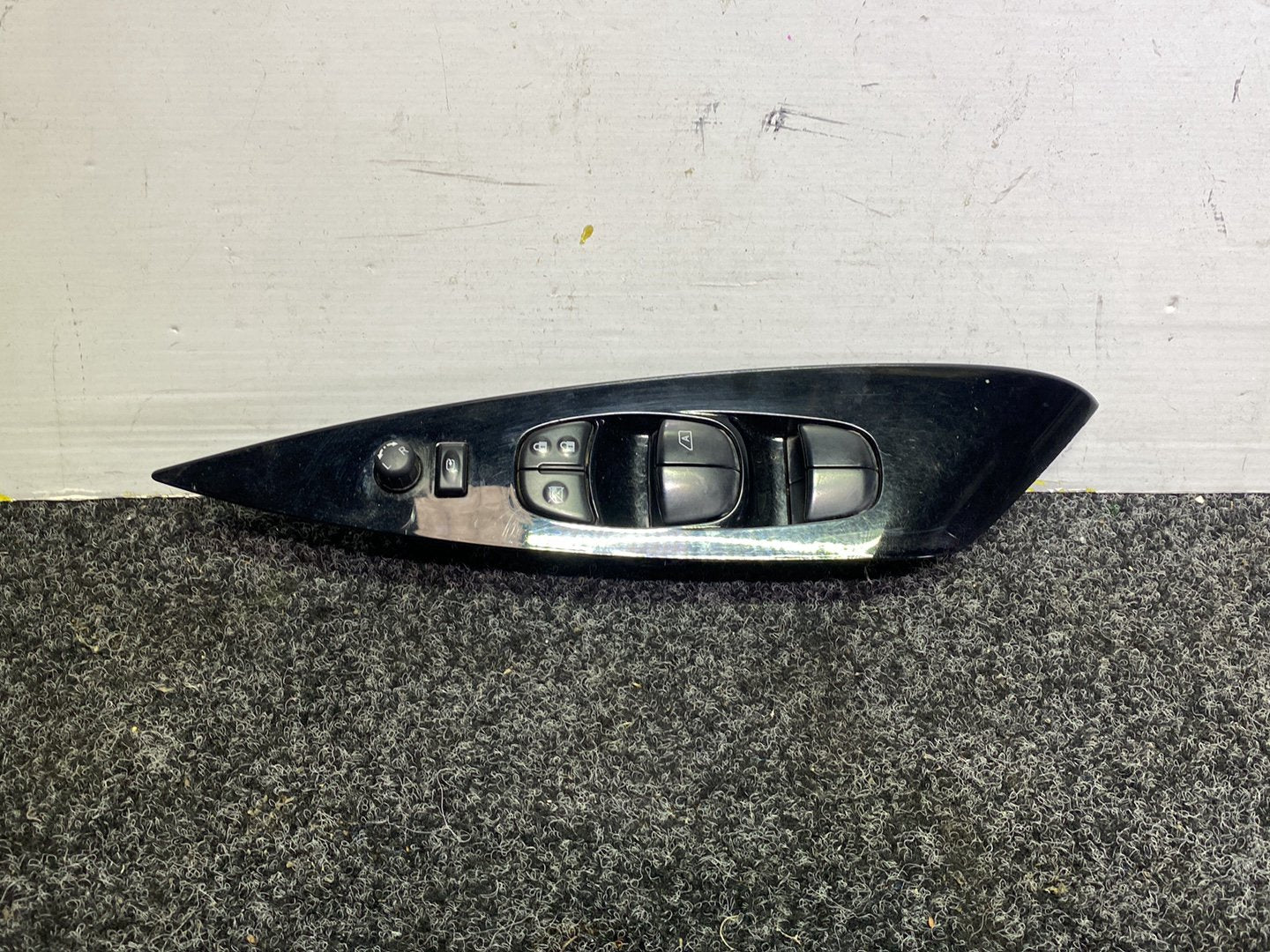 2012 Nissan Leaf - Master Power Window Switch