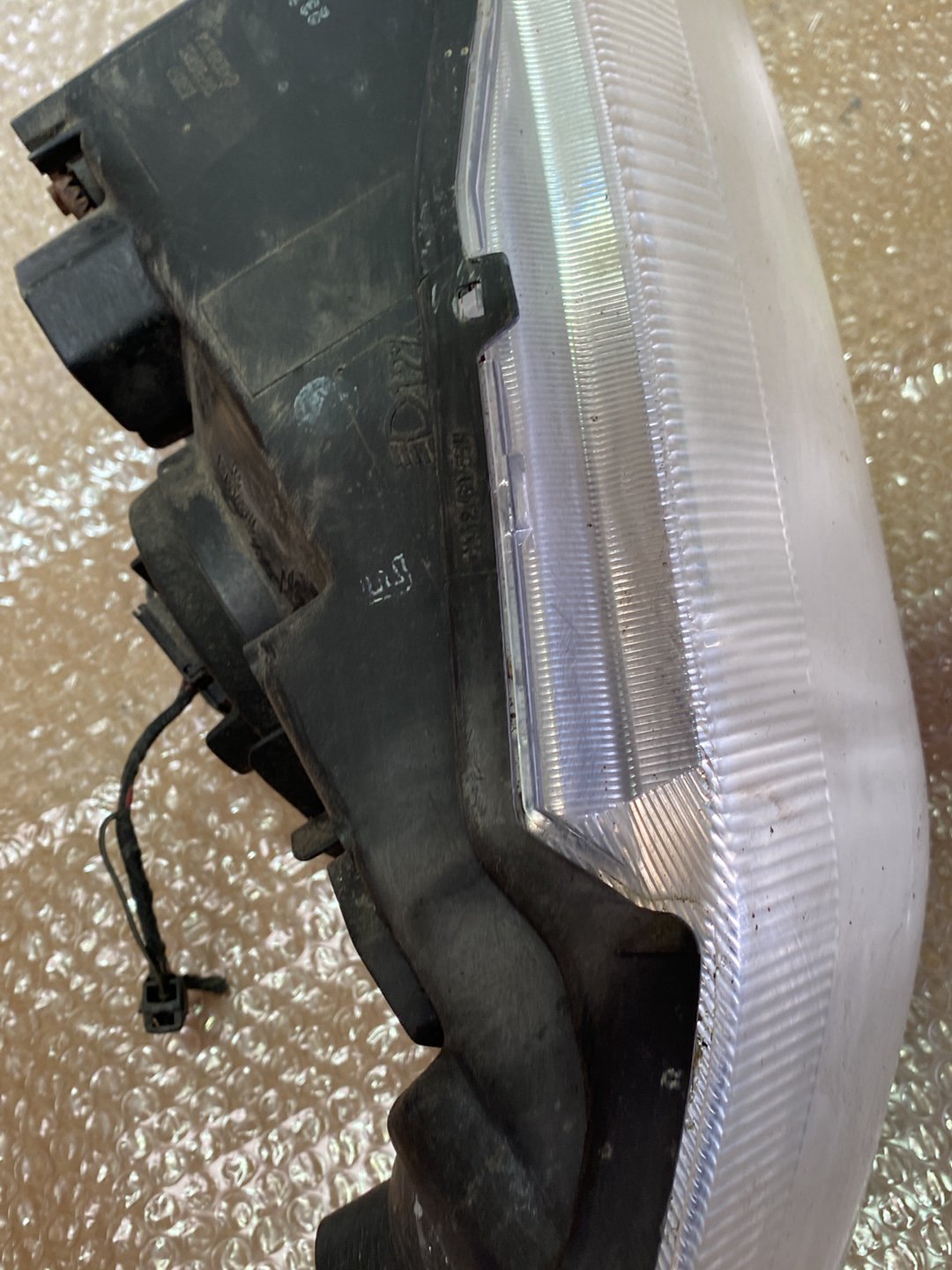 2002 Mitsubishi Pajero - Right Headlight PN: MR414930