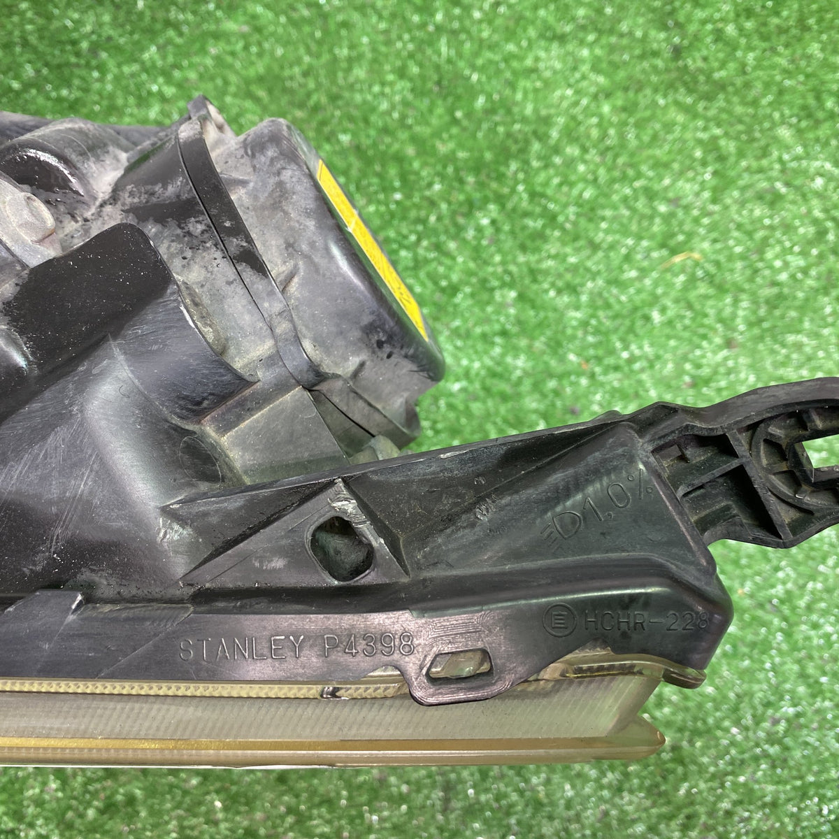 2007 Mitsubishi Colt - Left Headlight PN: Manual Adjust/ Hid Type/ 8301A759/ Stanley P4398