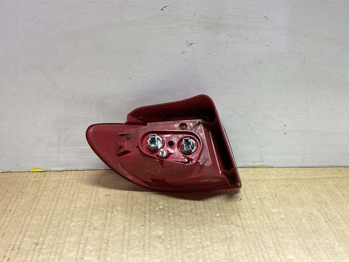 2005 Mazda Demio DY3W - Right Taillight PN: P4419