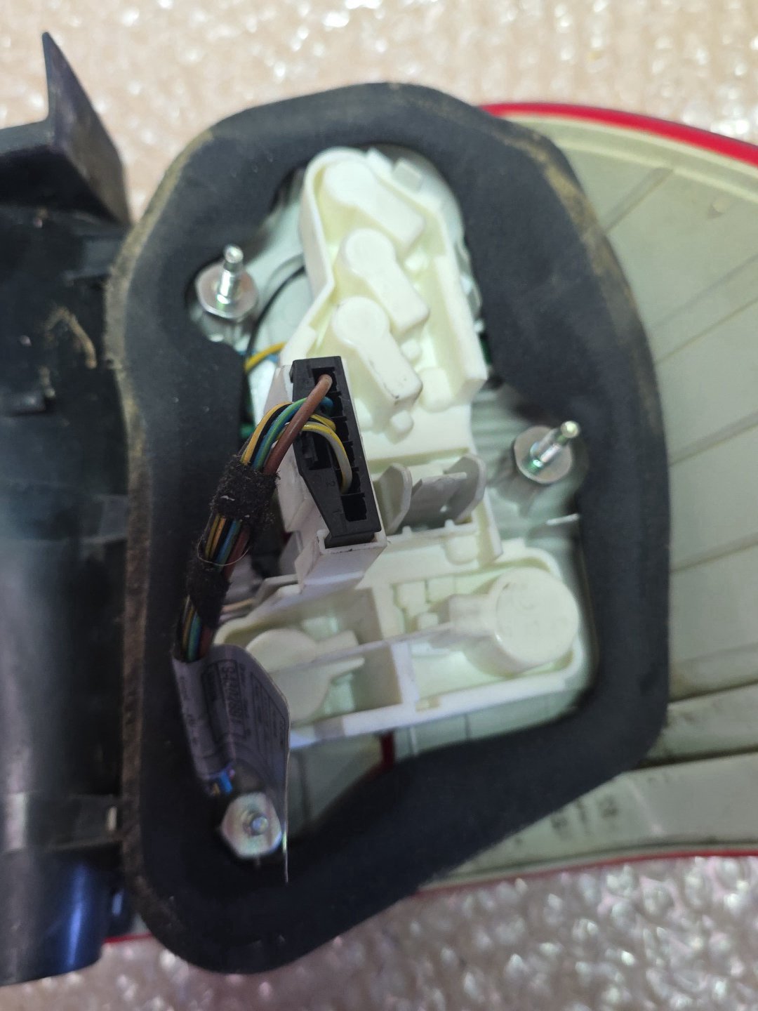 2009 BMW 320i - Left Taillight PN: