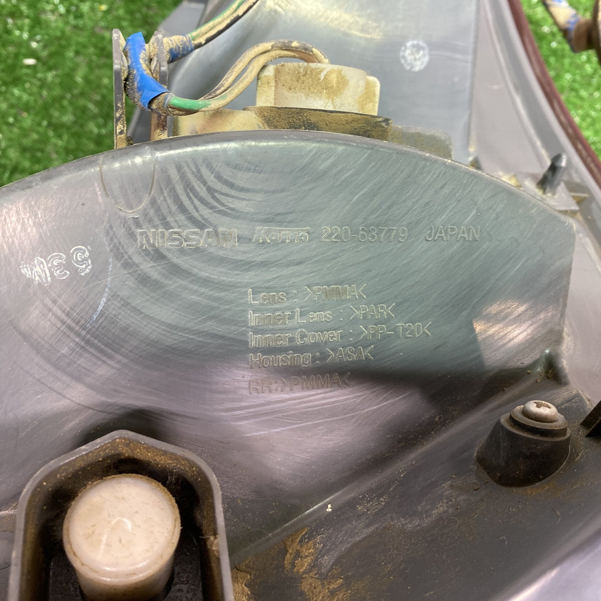 May 2002 to Dec 2008 - Nissan Murano Z50 - Left KOITO 220-63779/ 26555CB025