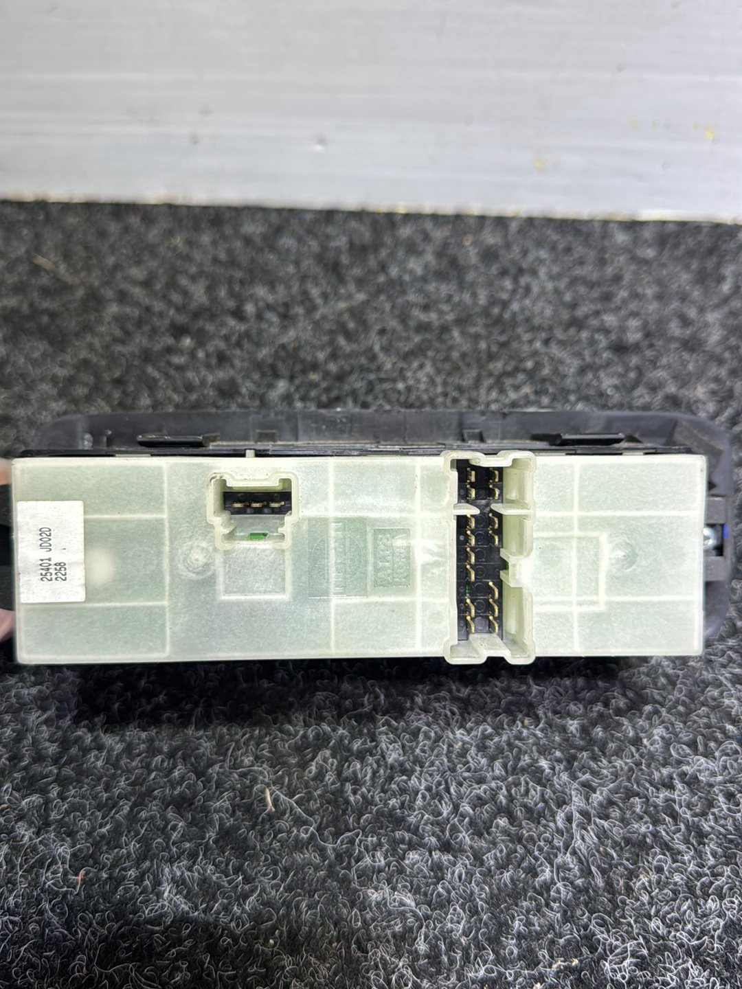 2008 Nissan Dualis- Master Power Window Switch PN: 25401 JD02D