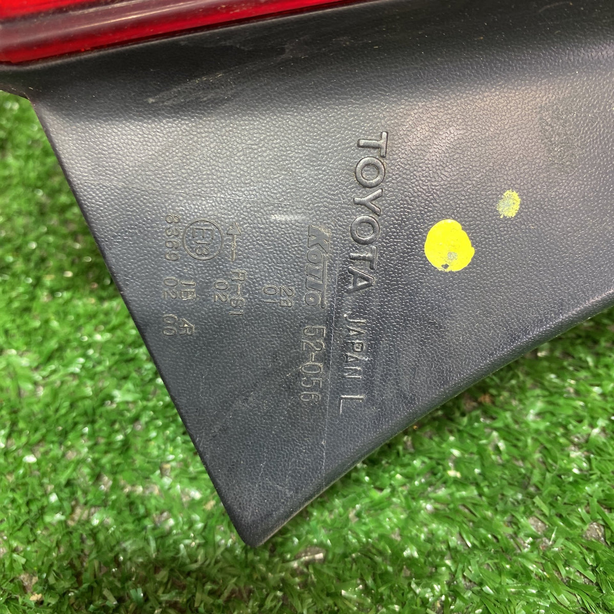 2004 Toyota Ist - Left Taillight PN: KOITO 52-058