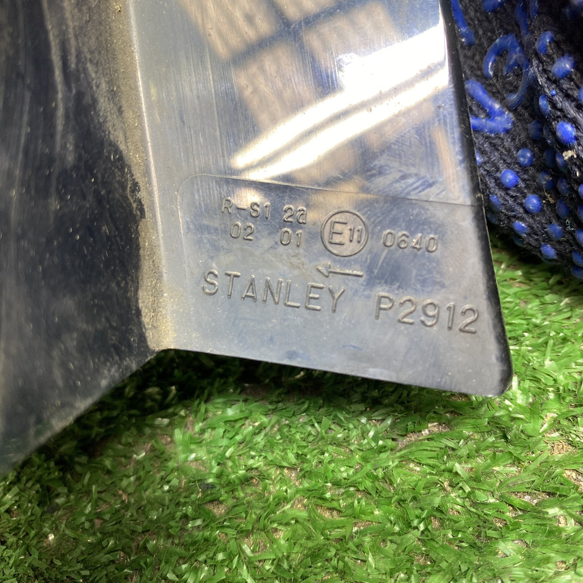 2006 Mazda Axela - Left Taillight LENS: STANLEY P2912/ PN: BP4L51160D