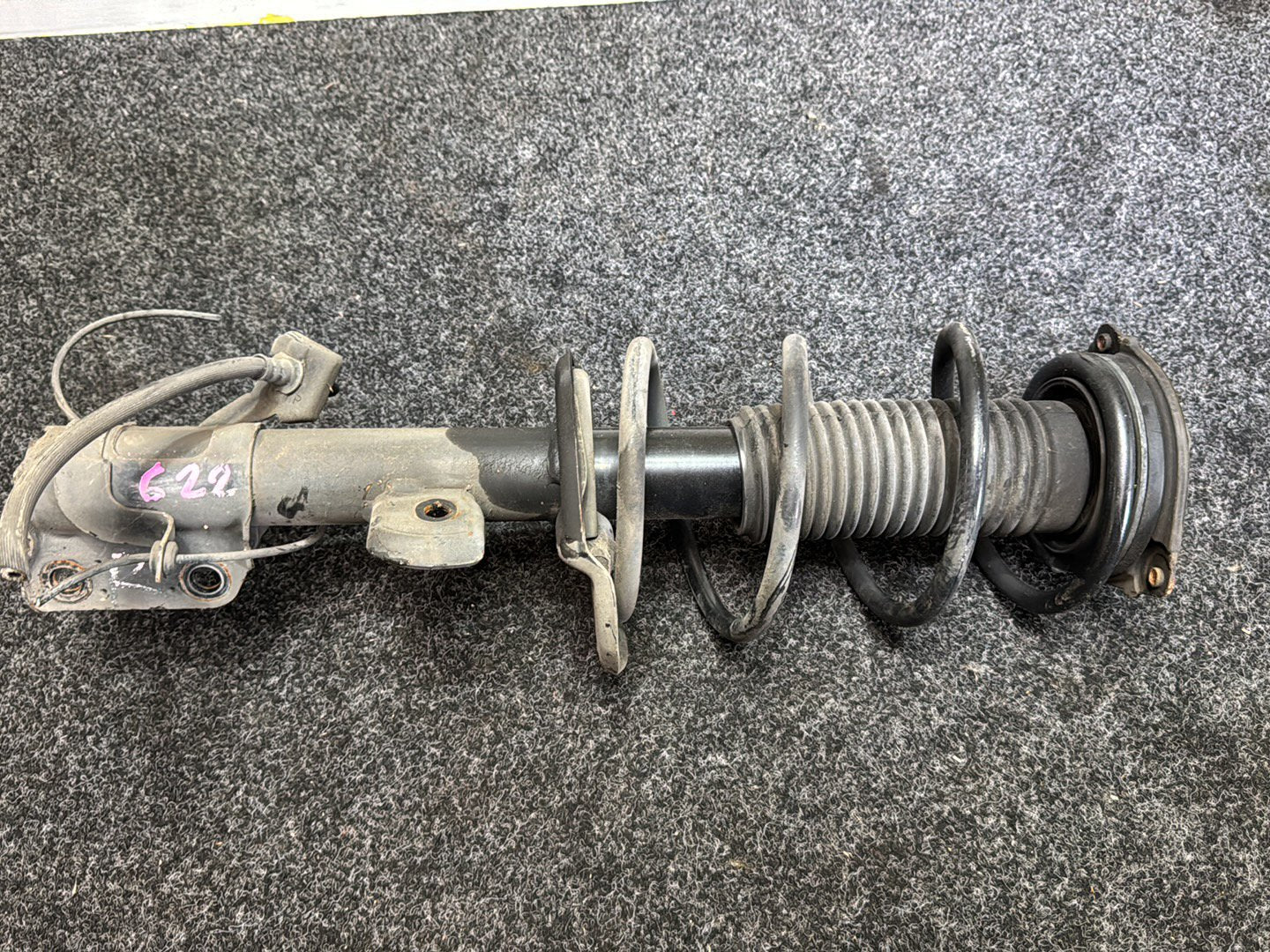2010 Nissan Juke YF15- Right Front Shock Absorber PN: