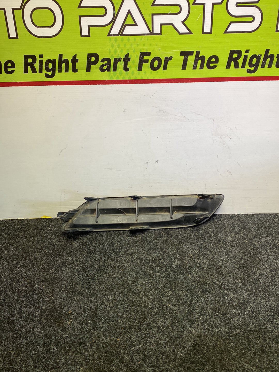 2015 Nissan Pulsar - Left Fog Light Cover PN: 62257 3ST0B