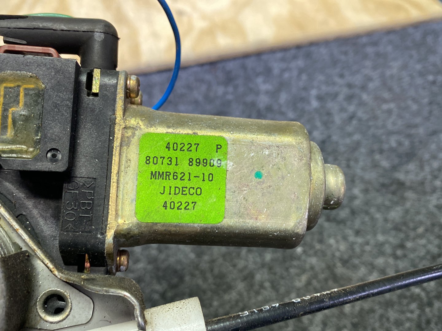 2003 Nissan Bluebird - Left Front Window Regulator/Motor