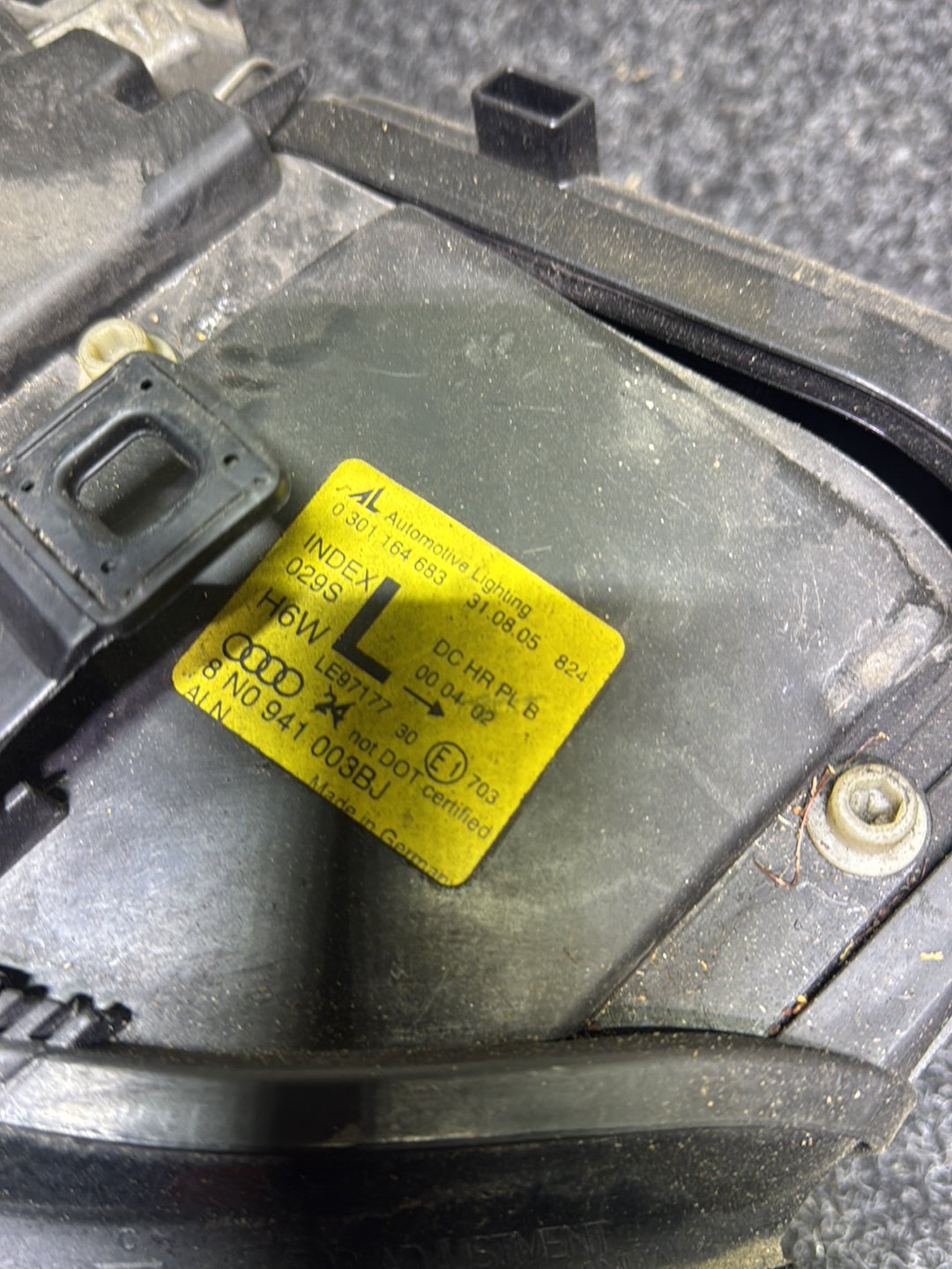 2005 Audi TT TRUZZZ8N751013059 - Left Headlight PN: 8N0 941 003