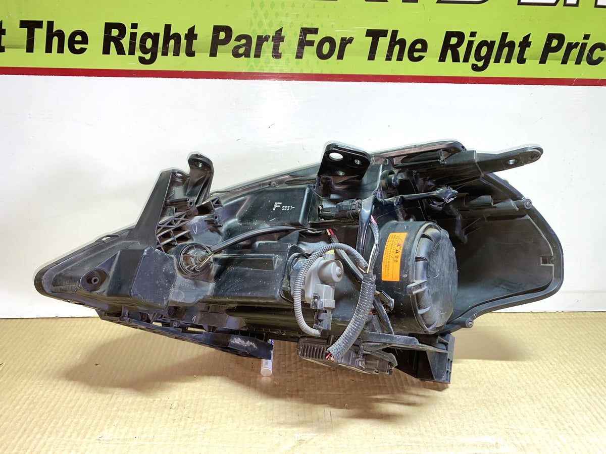 2005 Nissan Tiida - Right Headlight PN: P4279
