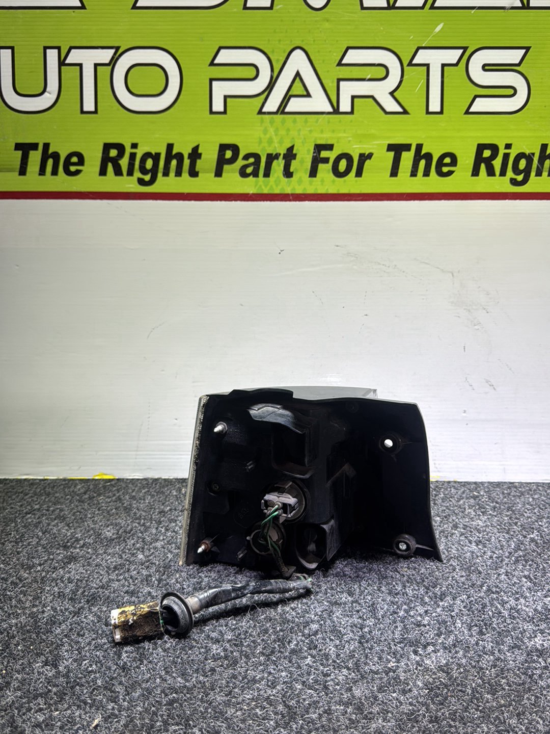 2006 Mitsubishi Outlander - Right Taillight PN: KOITO 220-87813