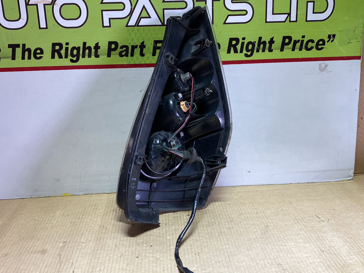 2005 Mazda Premacy CREW - Left Taillight PN: P4830