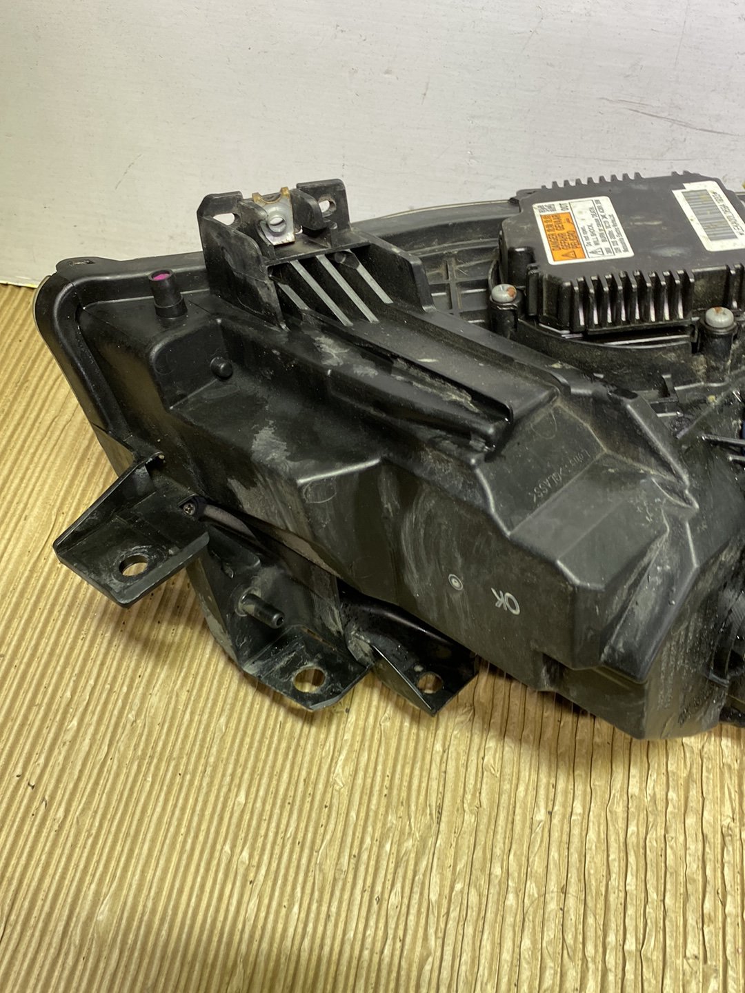 2010 Mazda Axela- Left Headlight Auto Adjust/ Hid Type/ Koito 100-41396