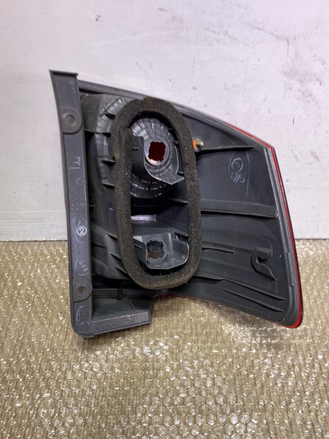 2005 Toyota Alphard ANH10- Right Taillight PN: KOITO 58-18/ 8155158050