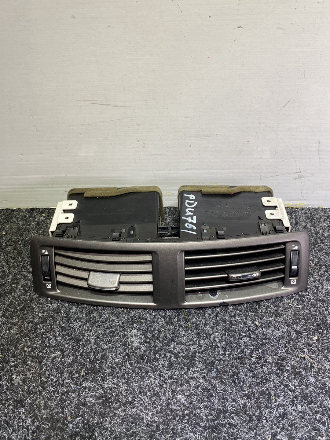 2006 Lexus IS250 - Dash Air Vent Centre