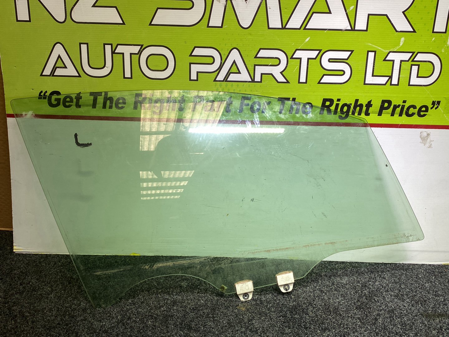 2006 Honda Odyssey - Right Front Door Glass PN: Tint Number M2H4