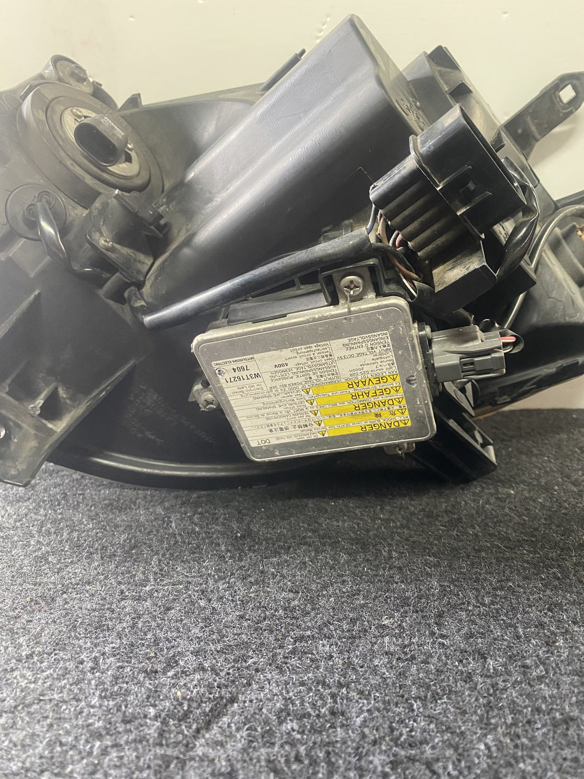 2007 Mitsubishi Outlander - Right Headlight PN: P5585 H.I.D