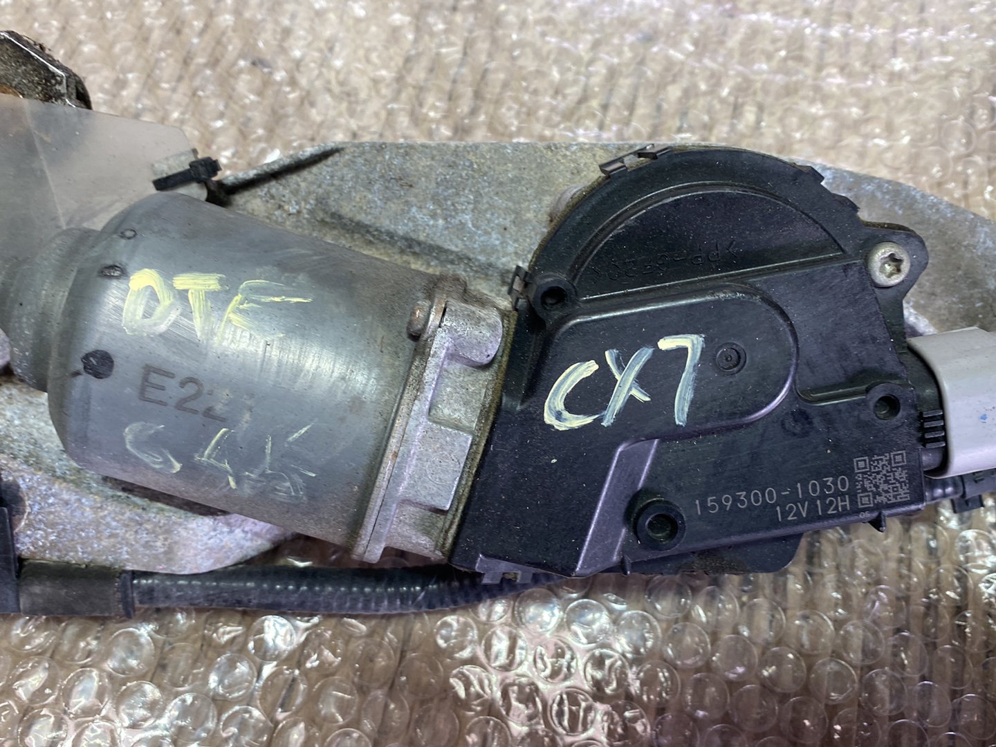 2007 Mazda CX-7- Front Wiper Motor PN: see photos