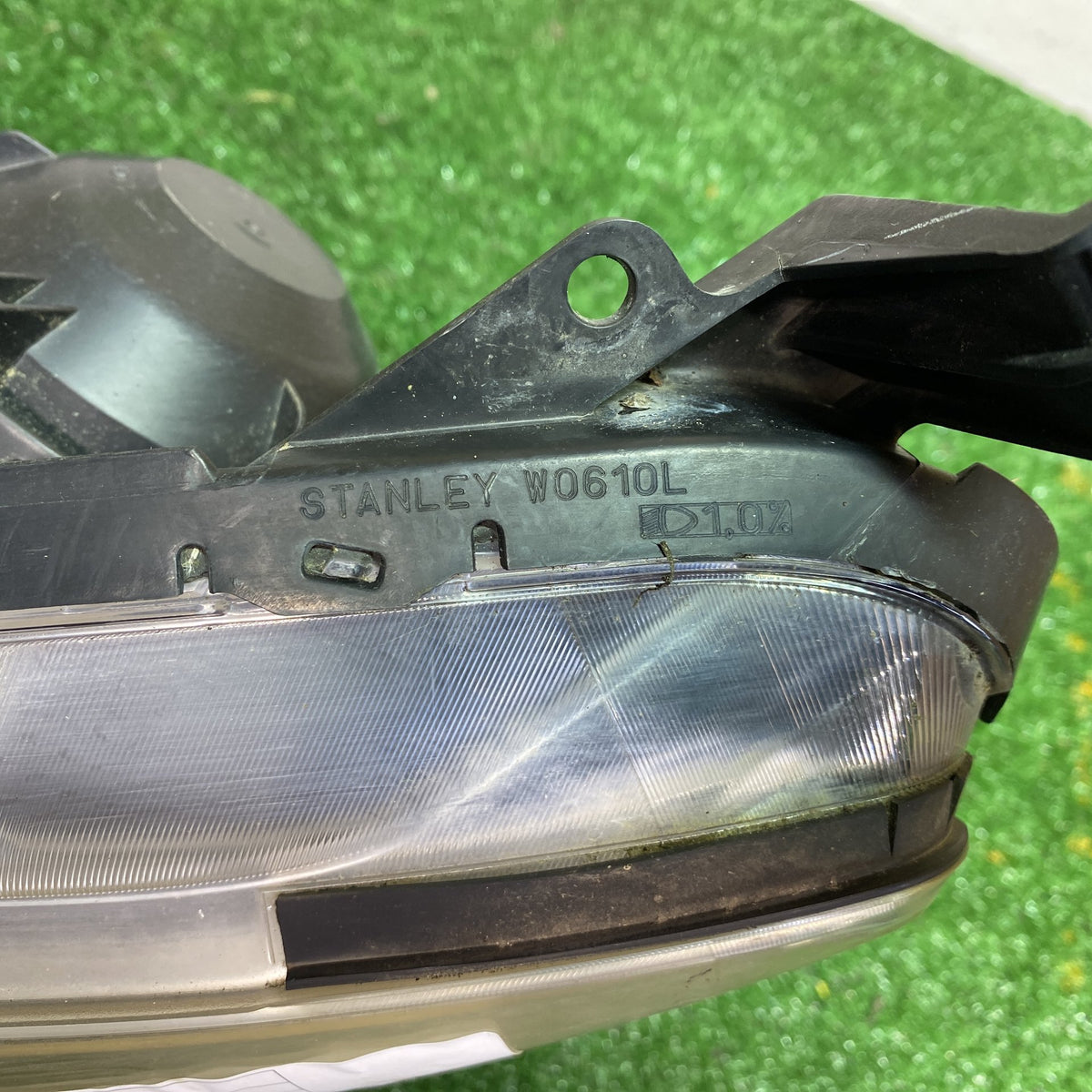 2015 Nissan Pulsar - Left Headlight PN: STANLEY W0610