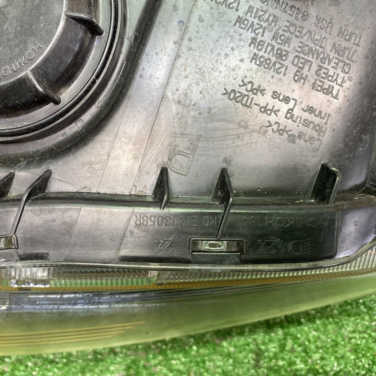 2011 Nissan Leaf - Right Headlight PN: Auto Adjust/ Hid Type/ ICHIKOH 1847