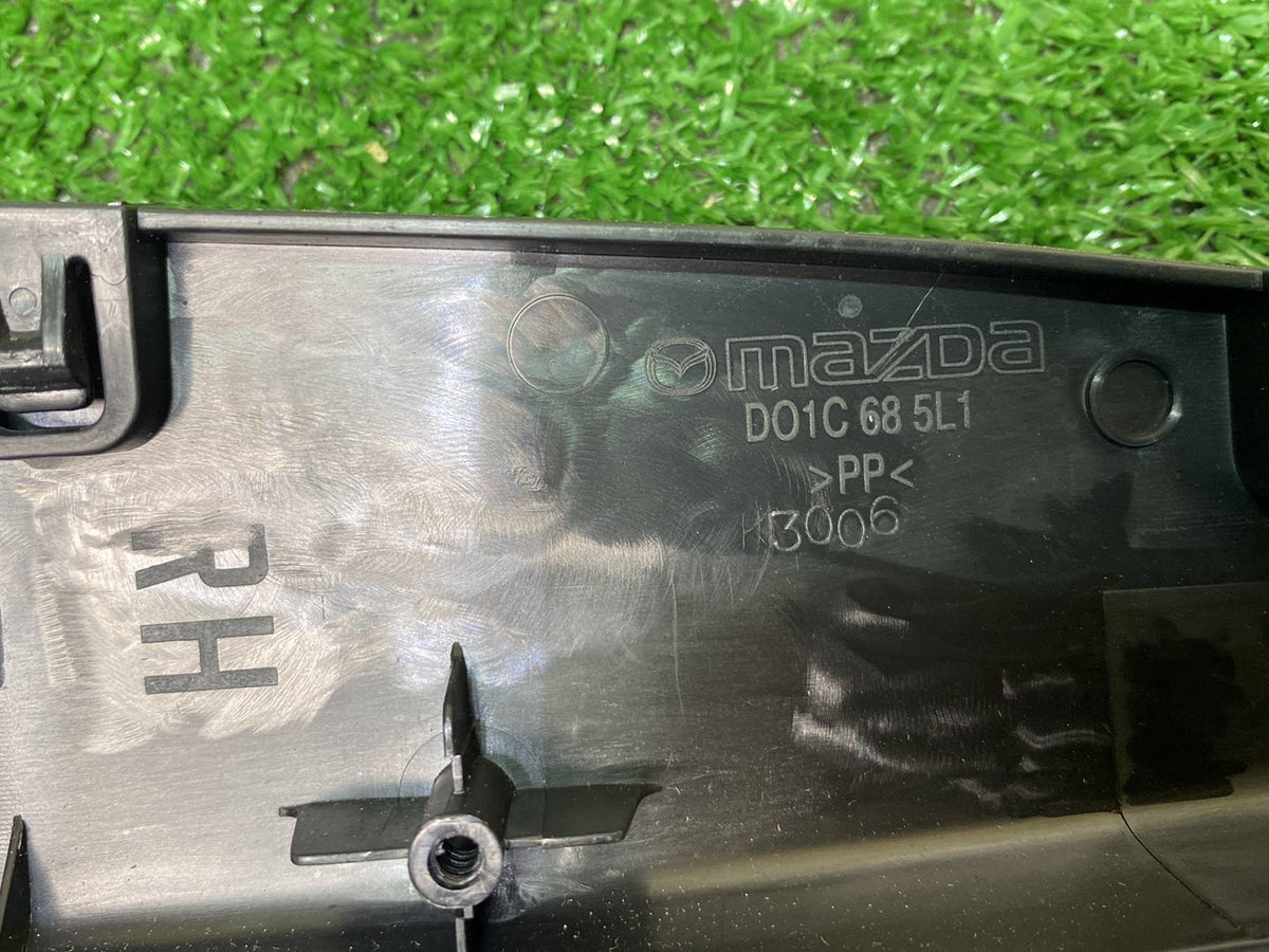 2007 Mazda Verisa - Right Rear Window Switch PN: D01C685L1