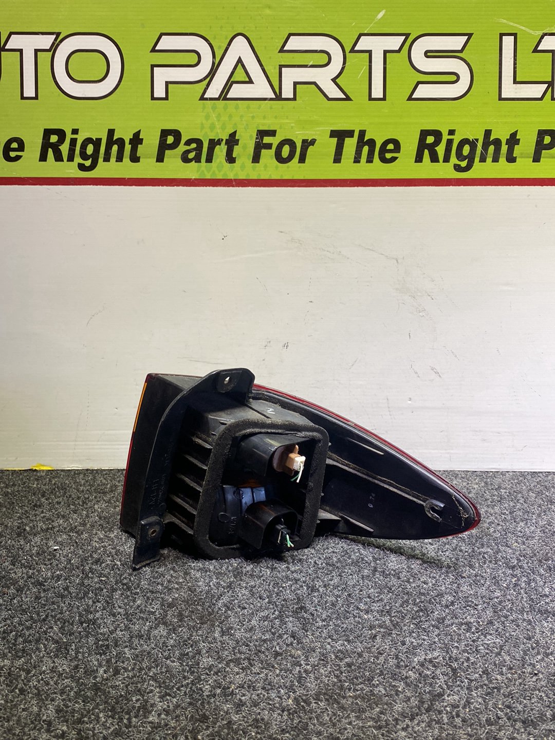 2000 Toyota Estima ACR30 - Left Taillight PN: ICHIKOH 28-140