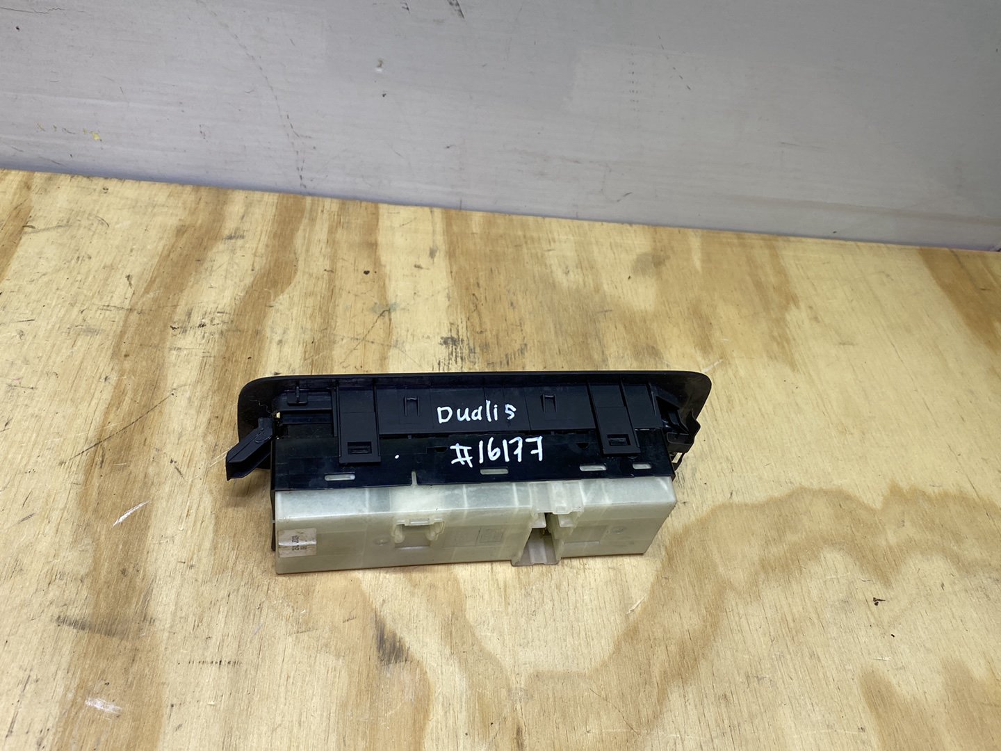 2008 Nissan Dualis KJ10 - Master Power Window Switch