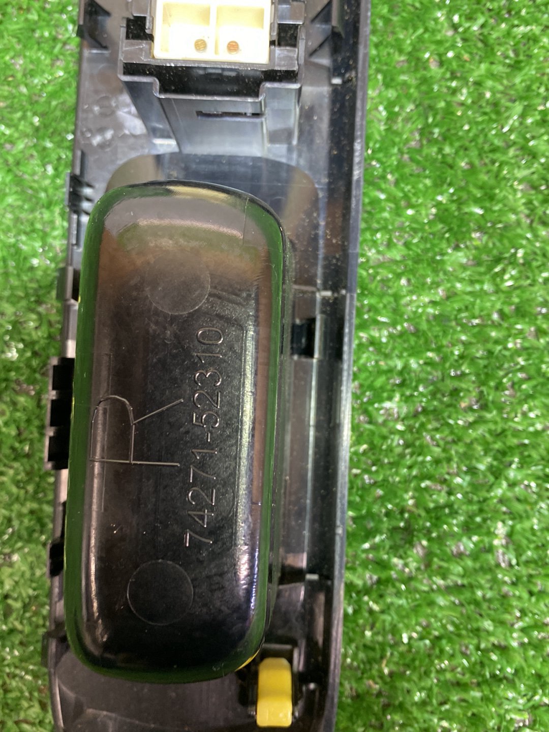 2013 Used Toyota Aqua NHP10 - Right Rear Window Switch PN: 74271-52310