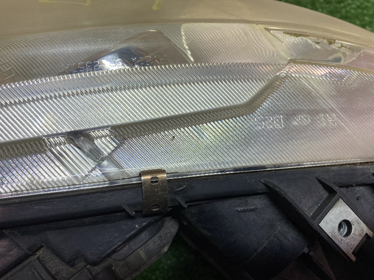 2004 Mazda Atenza - Right Headlight PN: Manual Adjust/ Non Hid/ G22D510K0C