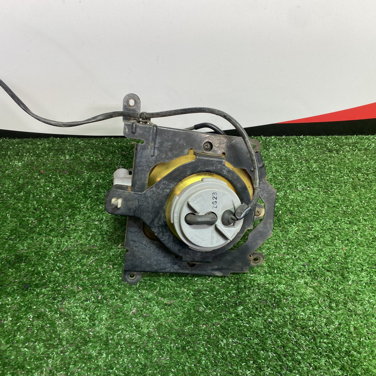 2003 Mitsubishi Airtrek - Right Fog Light PN: MR990475