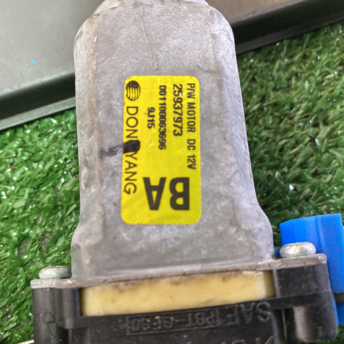 2009 Holden Captiva - Left Front Window Regulator/Motor