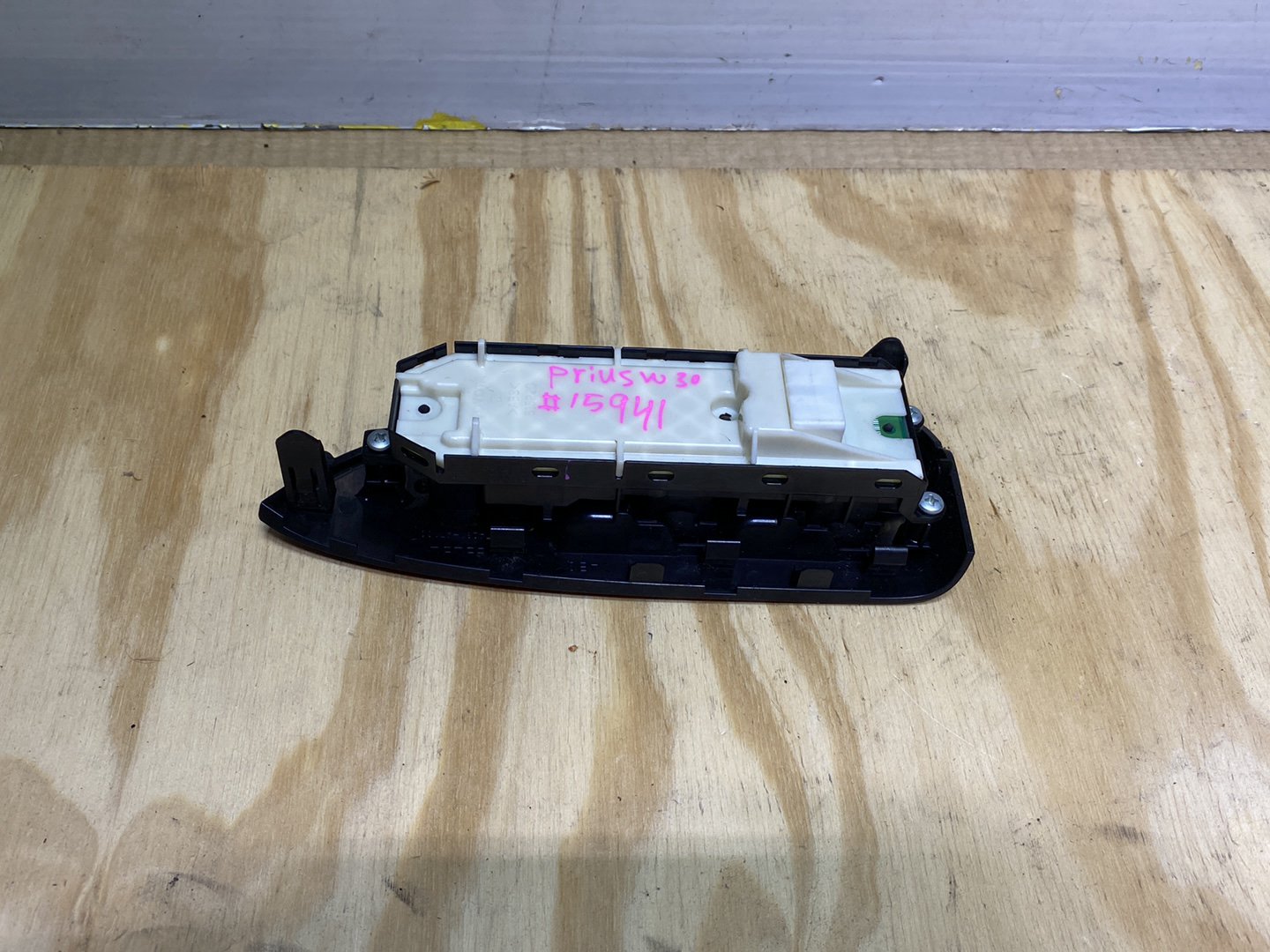 2015 Toyota Prius ZVW30 - Master Power Window Switch