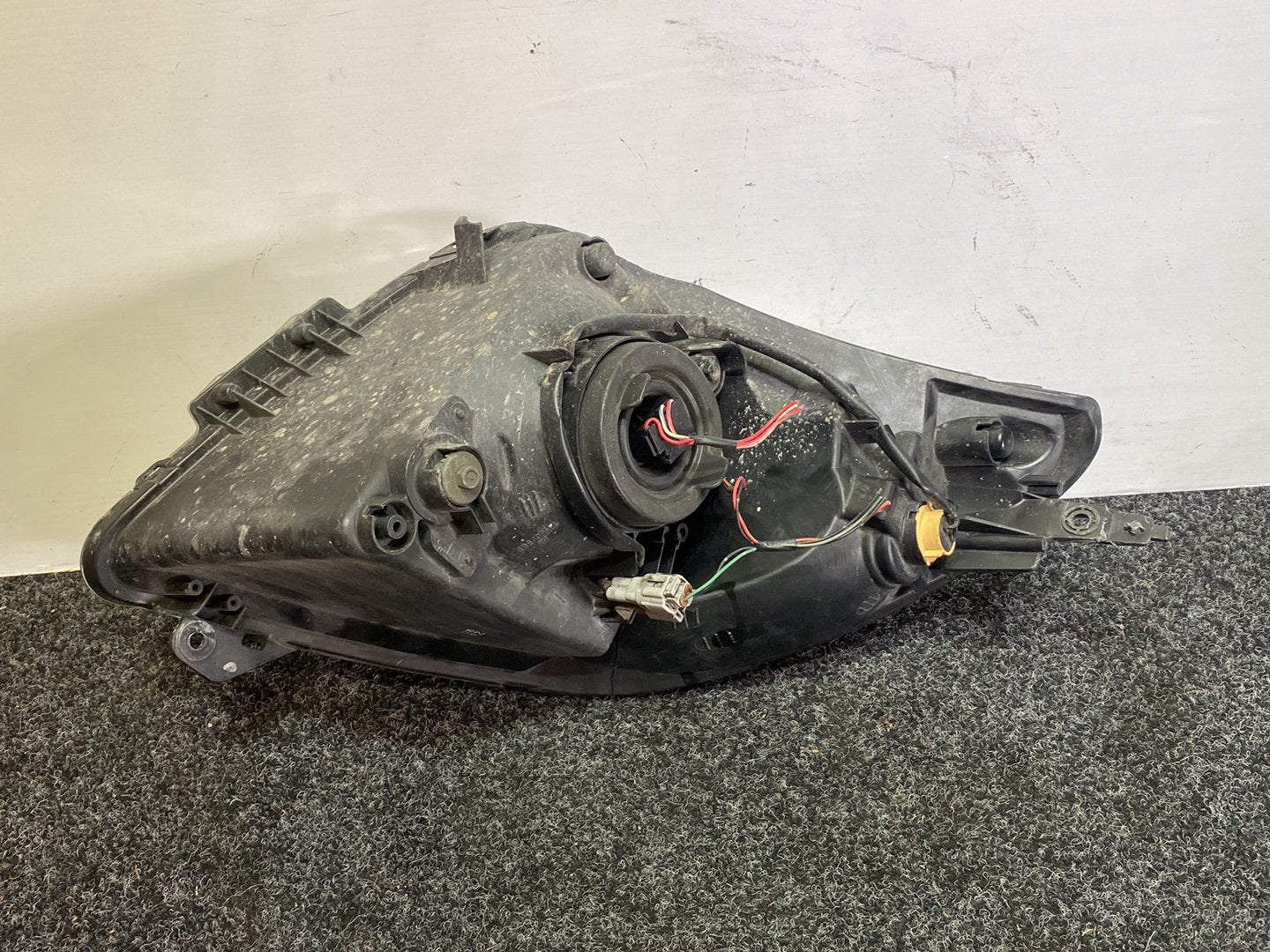 2004 Suzuki Swift - Left Headlight PN: STANLEY P4432L