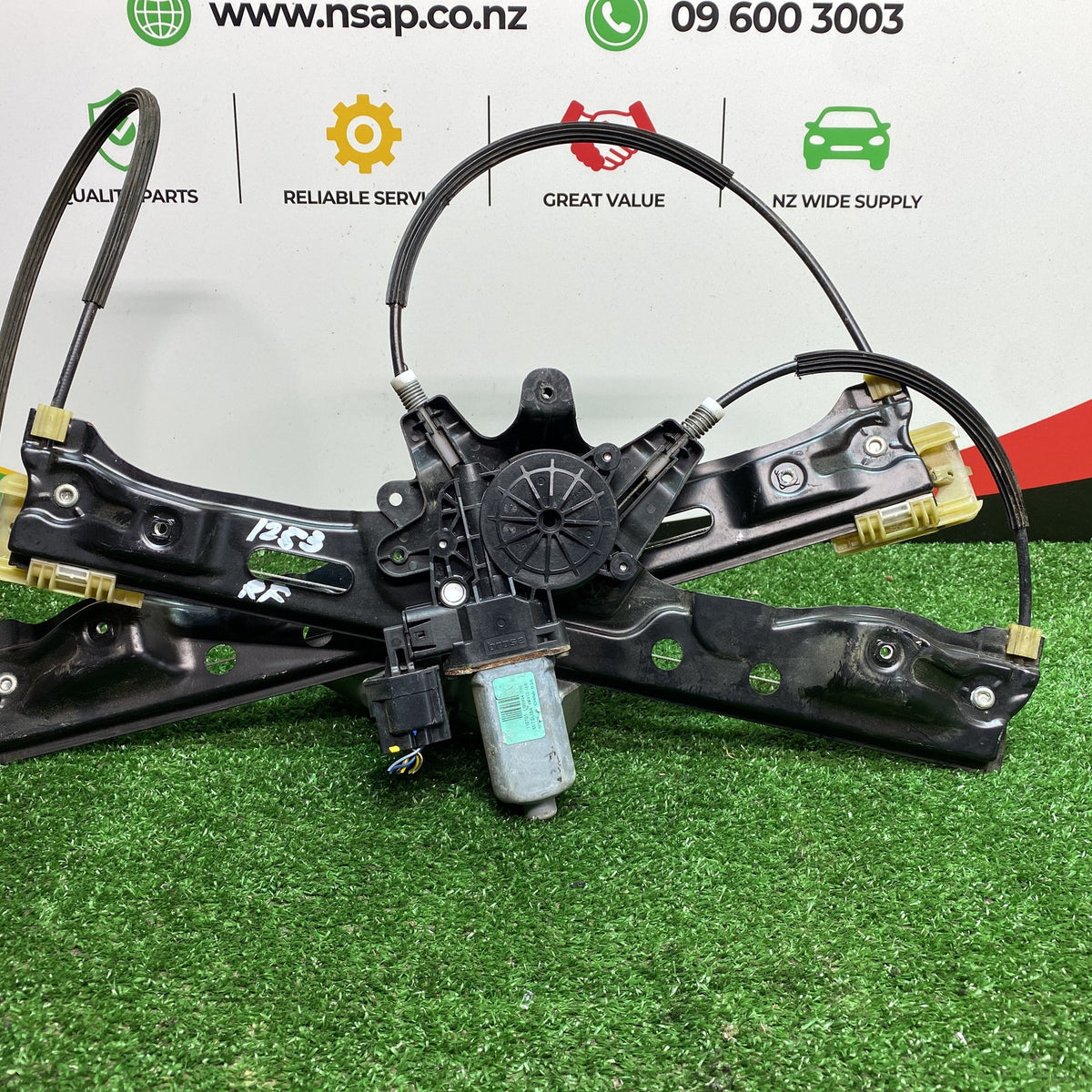 2011 Ford Ranger - Right Front Window Regulator/Motor PN: See photos