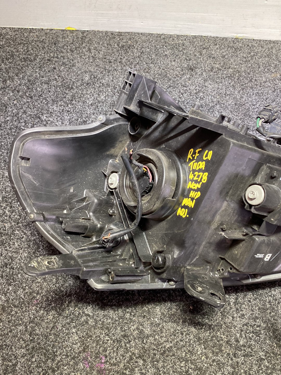 2005 Nissan Tiida C11 - Right Headlight PN: HCR-195