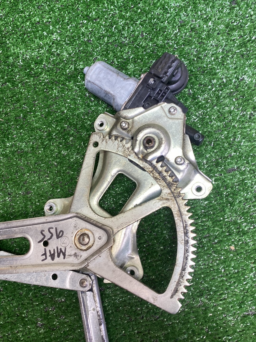 2006 Used Toyota Caldina - Right Front Window Regulator/Motor PN: 8571058010