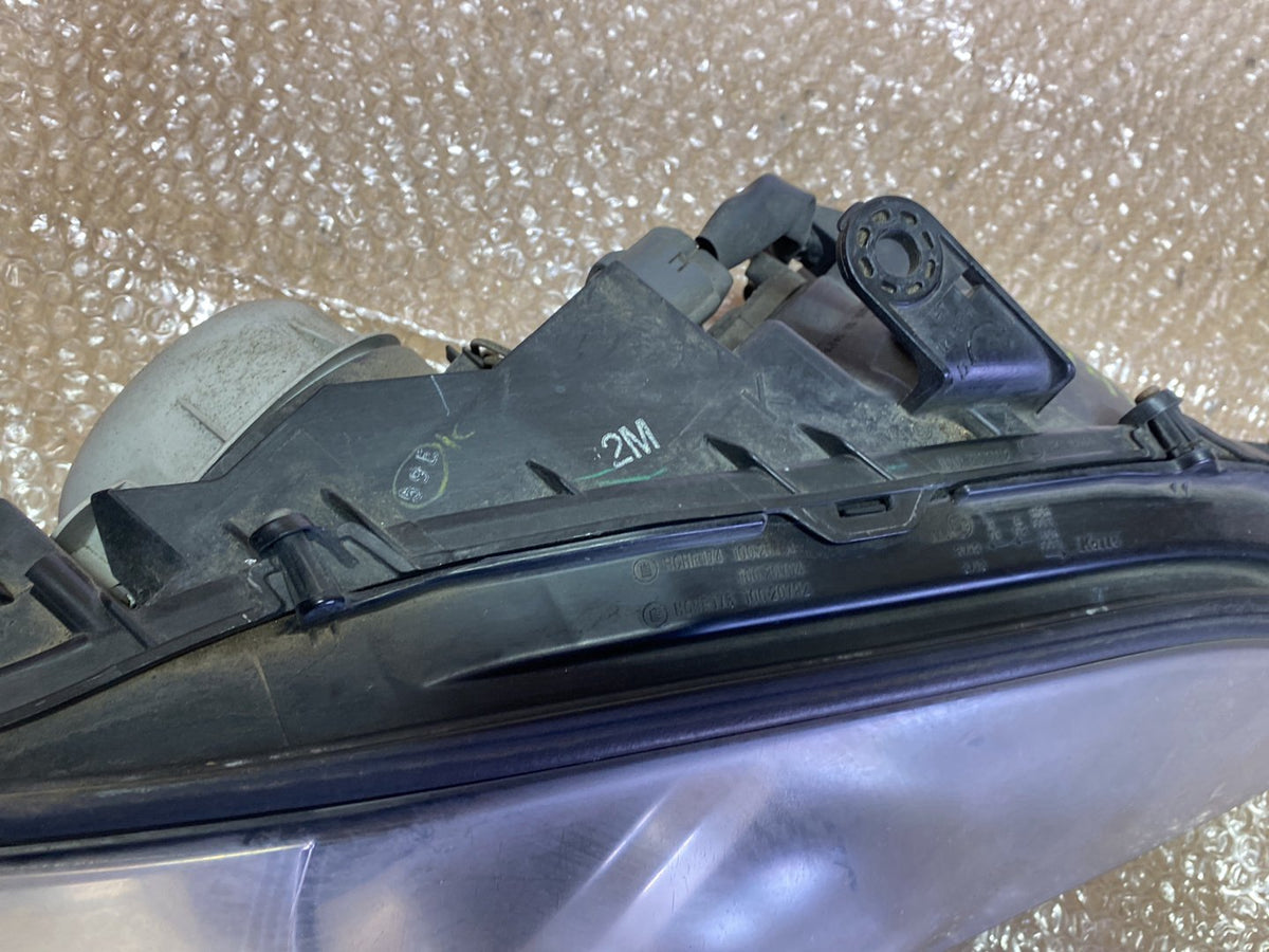 2005 Subaru Legacy - Right Headlight PN: 84001AG701