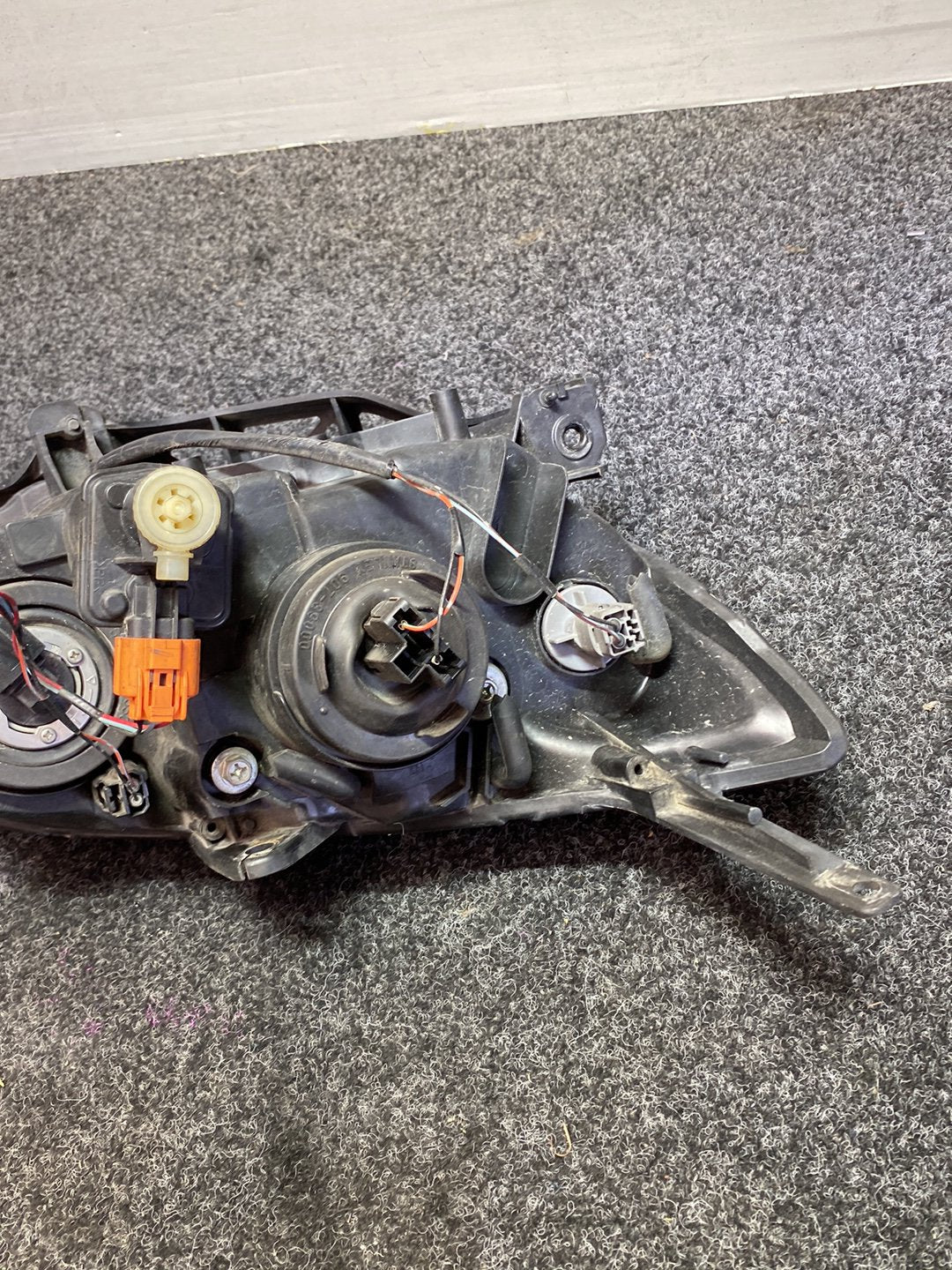 2007 Mazda Axela - Left Headlight Auto Adjust/ Non Hid/ P2951