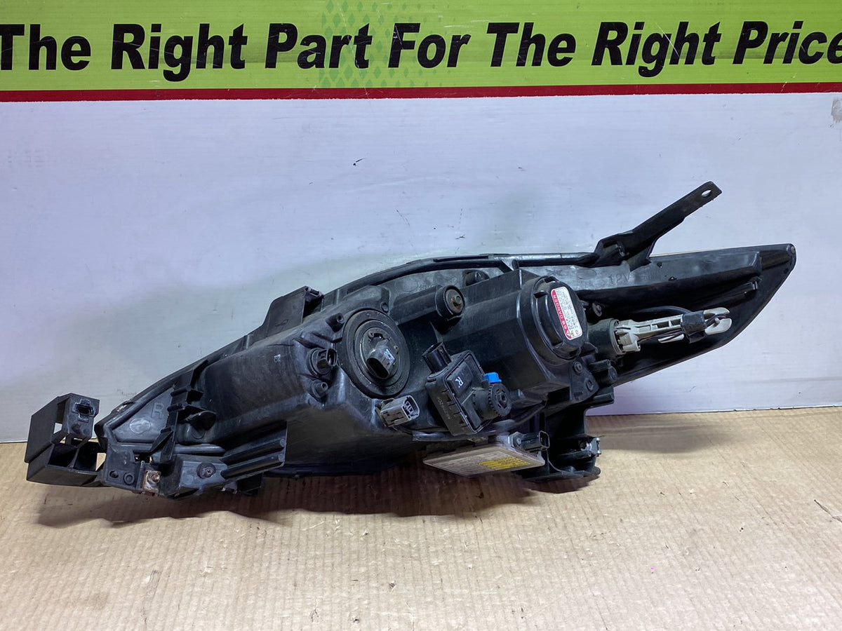 2005 Mazda Premacy CREW - Right Headlight PN: P4998